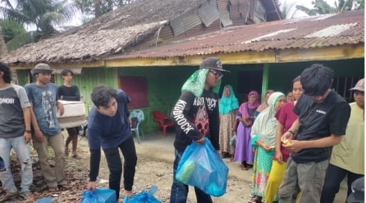 Unimed Dan Tim PPG Salurkan Bantuan Peduli Banjir Di Sumatera
