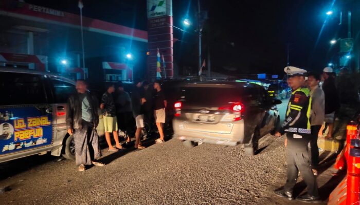 Polres Agara Patroli Malam, Pantau Situasi SPBU Dan Kendaraan Yang Antre Sejak Dini Hari