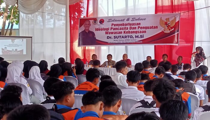 Di YP. Dharma Karya Beringin, Wakil Ketua DPRD Sumut Ajak Pelajar Doakan Warga Tertimpa Banjir Dan Longsor