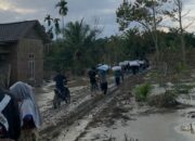 Mahasiswa KPM UIN SUNA Antar Bantuan Untuk Warga Langkahan