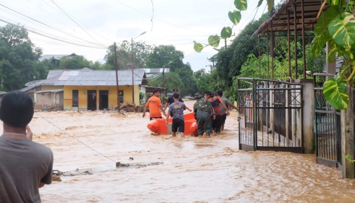 Sungai Aek Doras Meluap, Wali Kota dan Wakil Wali Kota Sibolga Tinjau Titik Rawan
