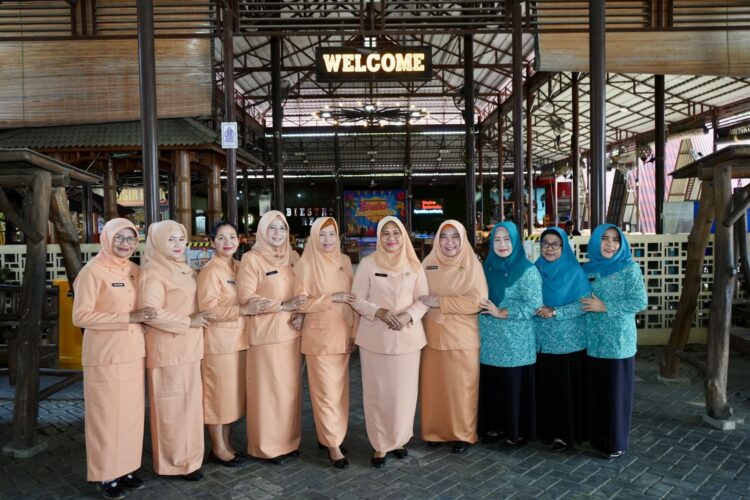 Sosialisasi Kanker Serviks Dengan Tema “Waspada Bahaya Kanker” Di Biestro Resto Berkuda