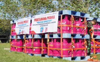 Di tengah kondisi darurat yang menyulitkan akses darat, Pertamina Patra Niaga berupaya memastikan kebutuhan energi masyarakat tetap terpenuhi. Rabu (10/12) pagi, bantuan LPG Bright Gas 12 kg diterbangkan langsung menggunakan helikopter menuju wilayah Bener Meriah yang terdampak.