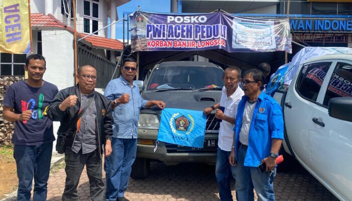 Gunakan Dua Unit Double Cabin, PWI Aceh Distribusikan Bantuan Korban Bencana