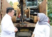 Pemkab Madina Terima Excavator Dari PTPN 4 untuk Pemulihan Pascabencana