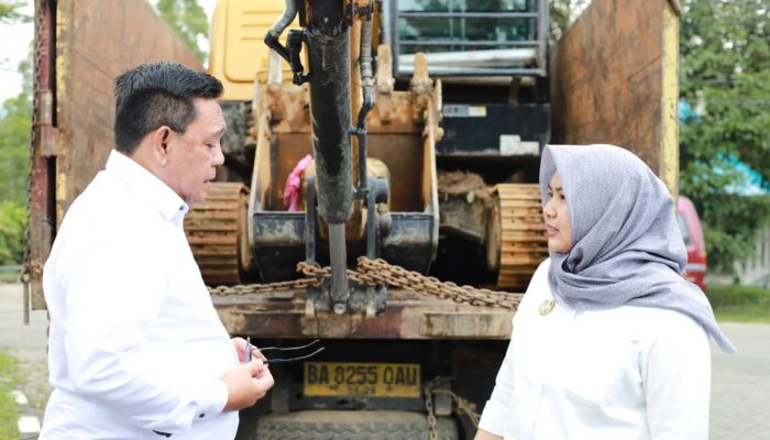 Pemkab Madina Terima Excavator Dari PTPN 4 untuk Pemulihan Pascabencana
