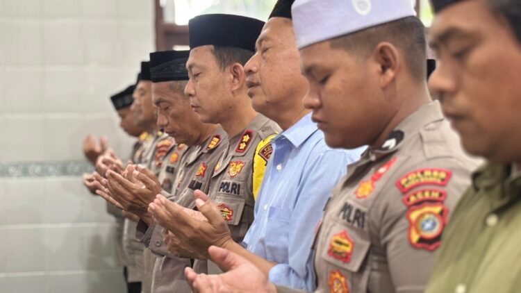 Polres Aceh Singkil Shalat Ghaib Untuk Korban Bencana Sumatera Dan Semeru