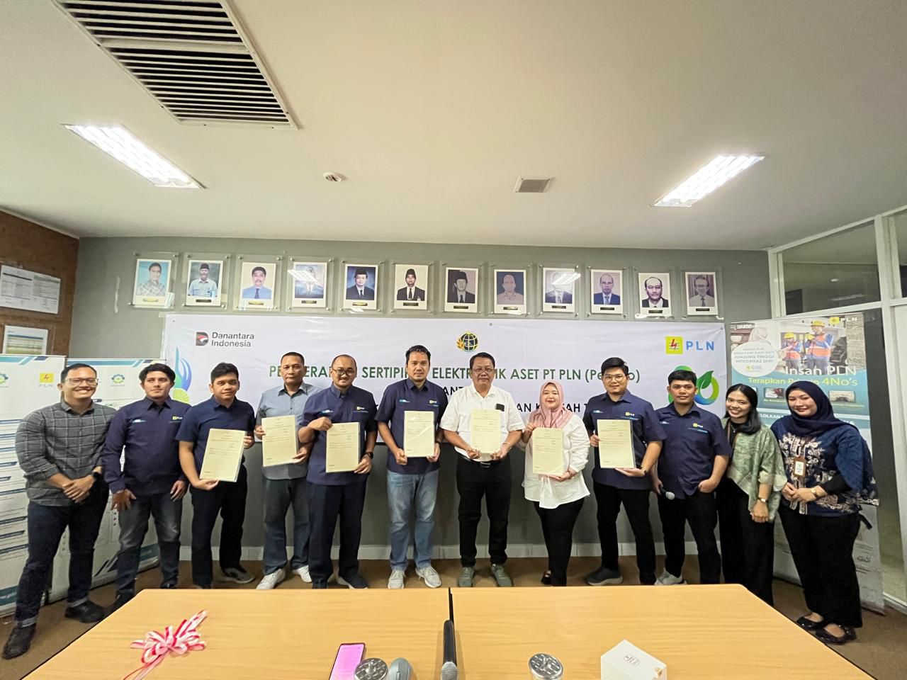 PLN UIP SUMBAGUT Terima Sertipikat Elektronik Tapak Tower PLTA Asahan 3 – GI Simangkuk