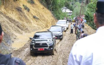 Akses Jalan Terbuka, Bupati Madina Kunjungi Warga Simpang Pining
