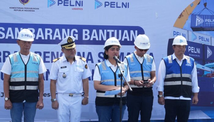 PELNI Berangkatkan 15 Kontainer Barang Bantuan Untuk Korban Banjir Sumatra Dengan KM Kelud