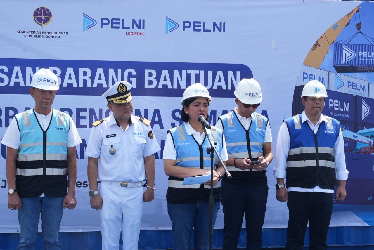PELNI Berangkatkan 15 Kontainer Barang Bantuan Untuk Korban Banjir Sumatra Dengan KM Kelud