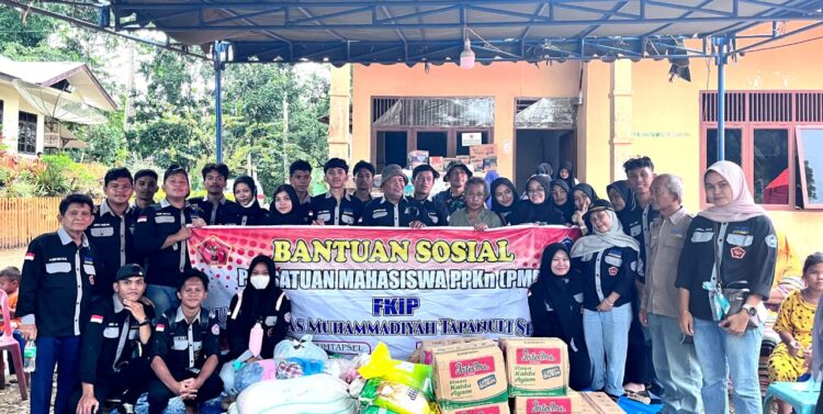 PMP FKIP UM Tapsel Bantu Korban Banjir Dan Longsor Tapsel