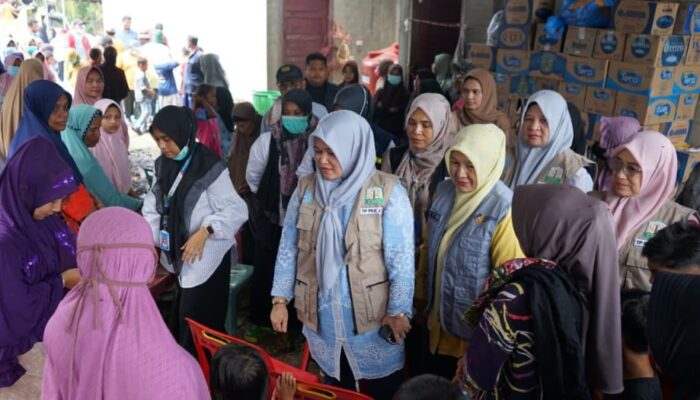 Ketua Staf Ahli TP PKK Aceh Pastikan Pelayanan Dan Ketersediaan Kebutuhan Di Lokasi Bencana