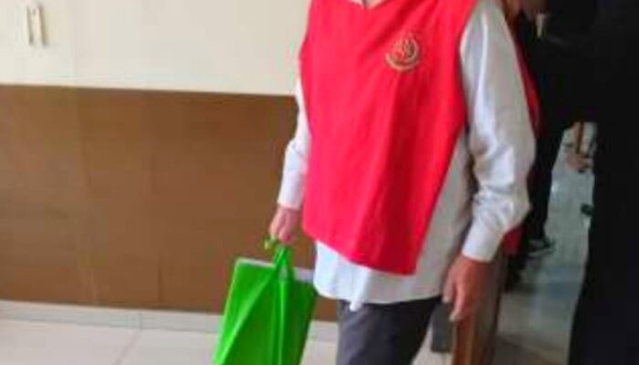 Terdakwa Pengguna Name Tag Kemendikbud Divonis 27 Bulan, Korban Apresiasi Hakim