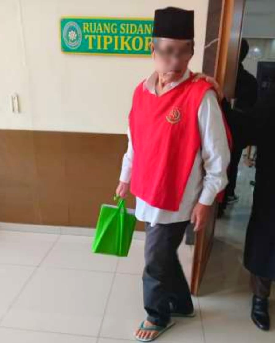 Terdakwa Pengguna Name Tag Kemendikbud Divonis 27 Bulan, Korban Apresiasi Hakim