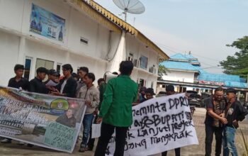 Genbara Demo DPRD Batubara, Anggota Dewan Keluar Kunjungan