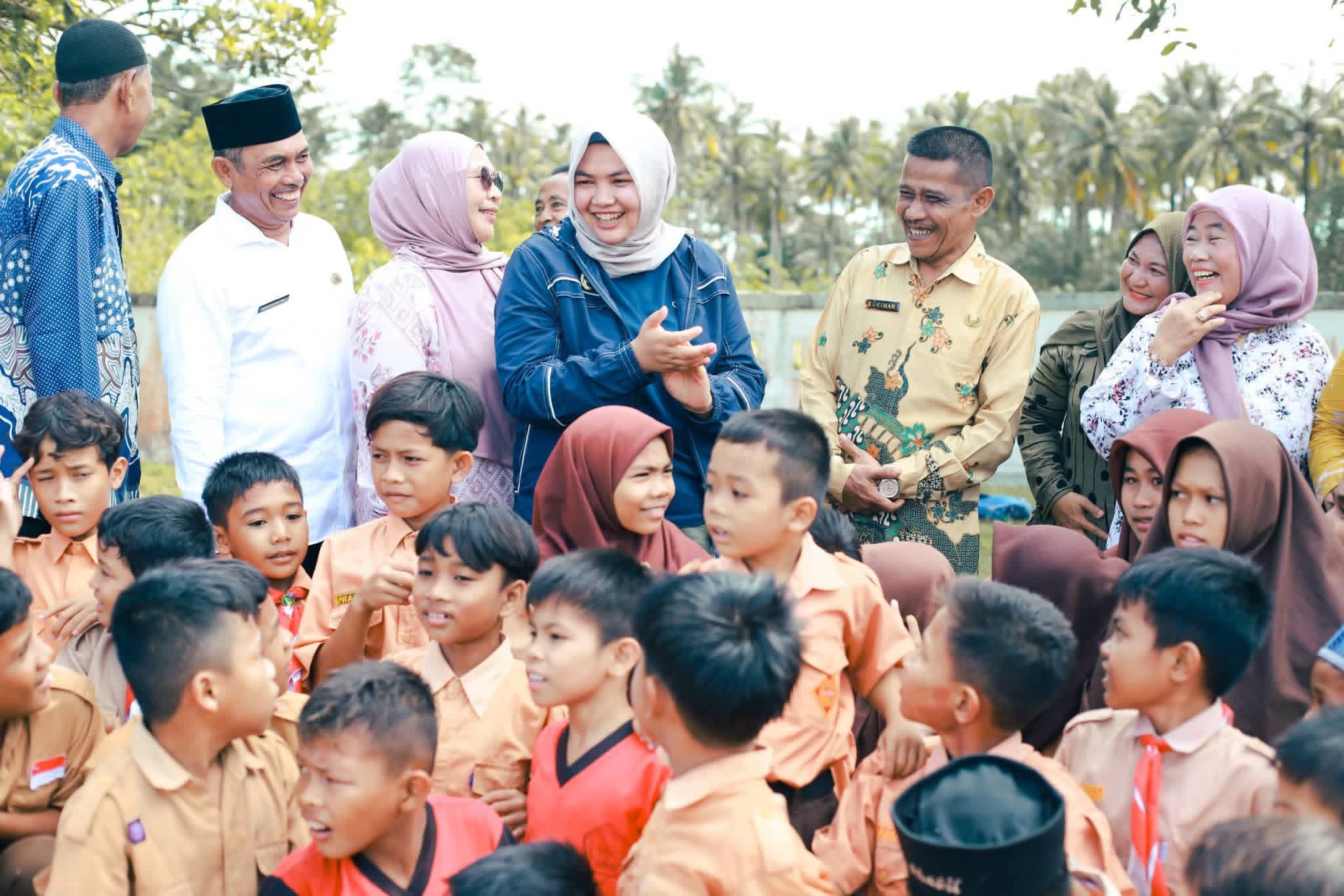 Wakil Bupati Madina Sambangi Warga Pulau Tamang Terdampak Angin Kencang