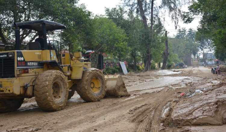 Pemko Langsa Terus Berbenah, Kerahkan Alat Berat Tangani Lumpur Dan Sampah