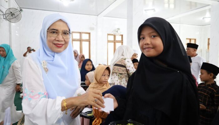 Jumat Berkah TP PKK Madina Sasar Anak Yatim Di Aek Galoga
