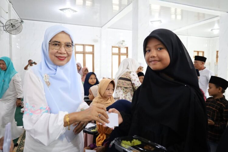 Jumat Berkah TP PKK Madina Sasar Anak Yatim Di Aek Galoga