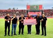 Suporter Dan Panitia Turnamen Soekarno Cup Serahkan Donasi Untuk Korban Bencana Banjir  Sumatera