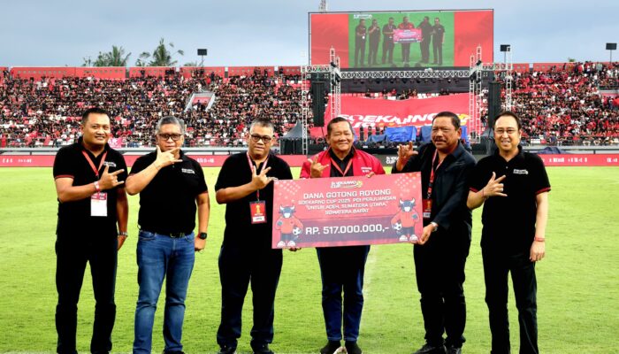 Suporter Dan Panitia Turnamen Soekarno Cup Serahkan Donasi Untuk Korban Bencana Banjir  Sumatera