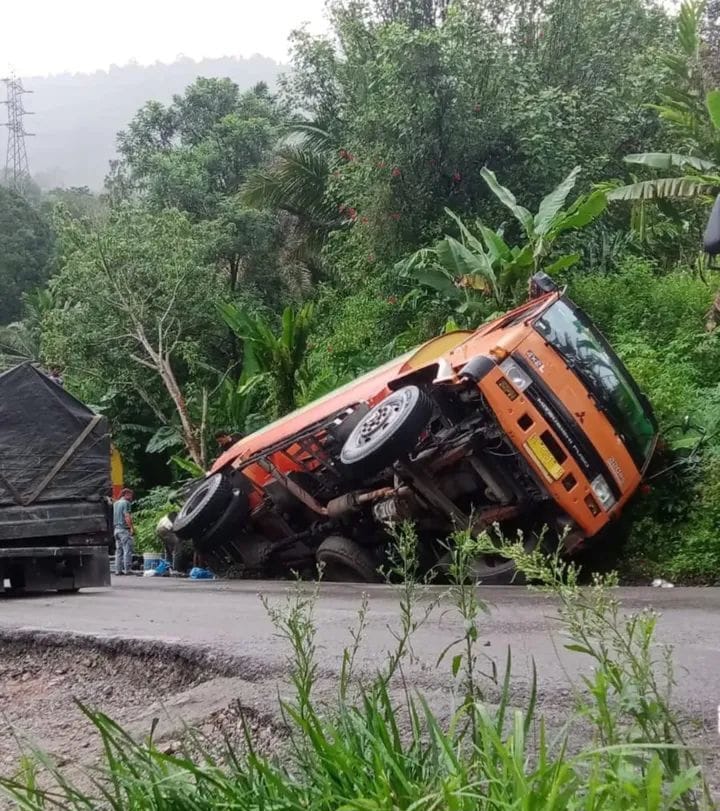 Arus Lalu Lintas Subulussalam – Pakpak Bharat Macet Panjang