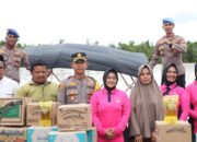 Bhayangkari Polres Aceh Singkil Salurkan Bantuan 2 Desa Terisolasi Banjir