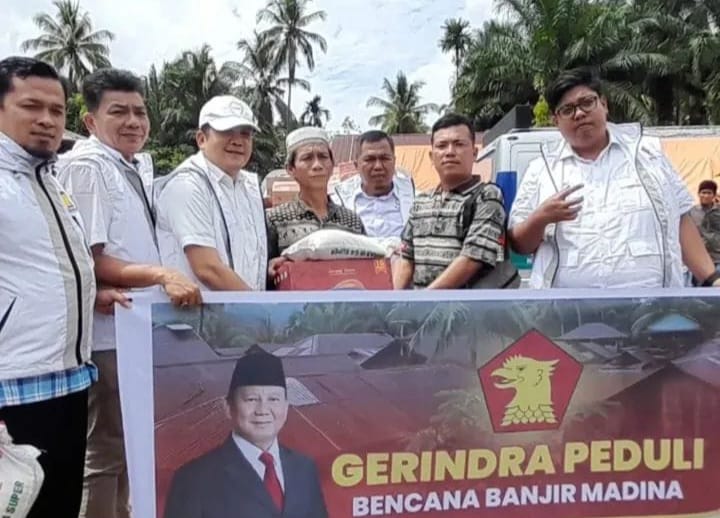 Fraksi Gerindra DPRD Madina  Bantu Korban Banjir Di Siulang Aling