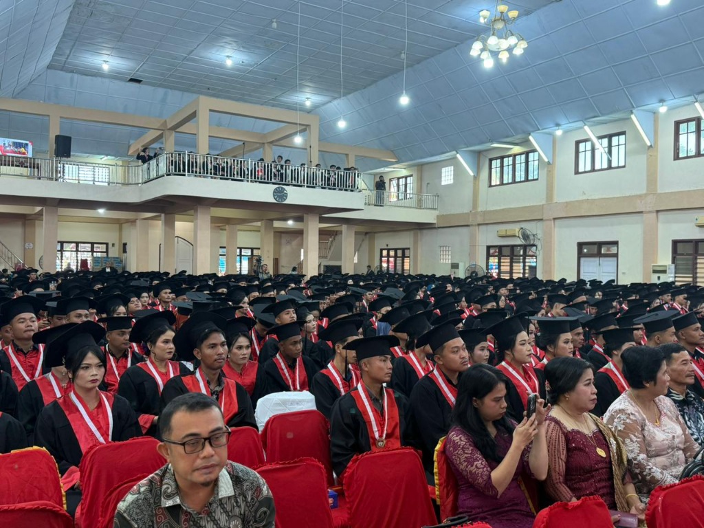 UNIAS Wisuda 865 Mahasiswa