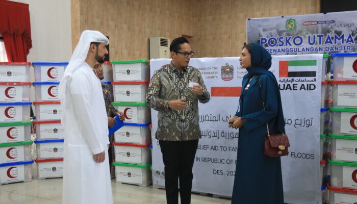 Terima Bantuan Dari UEA, Rico Waas Apresiasi Solidaritas Untuk Korban Bencana Hidrometeorologi