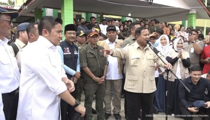 Prabowo Subianto Kunjungi Korban Banjir Dan Longsor Di Tanjungpura 