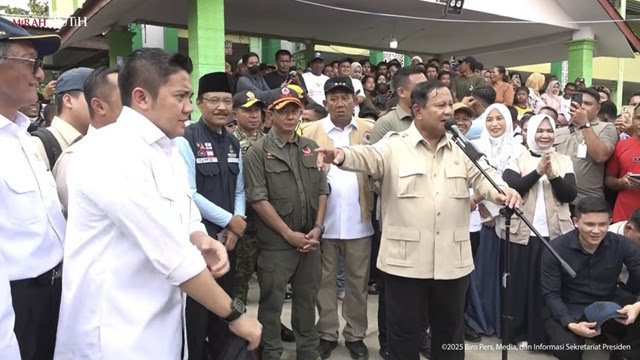 Prabowo Subianto Kunjungi Korban Banjir Dan Longsor Di Tanjungpura