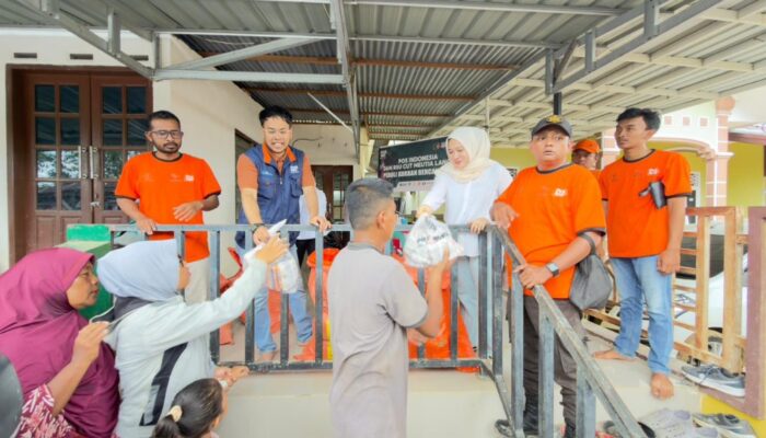 RSU Cut Meutia Dan PT Pos Langsa, Beri Bantuan Dan Layanan Kesehatan Korban Banjir