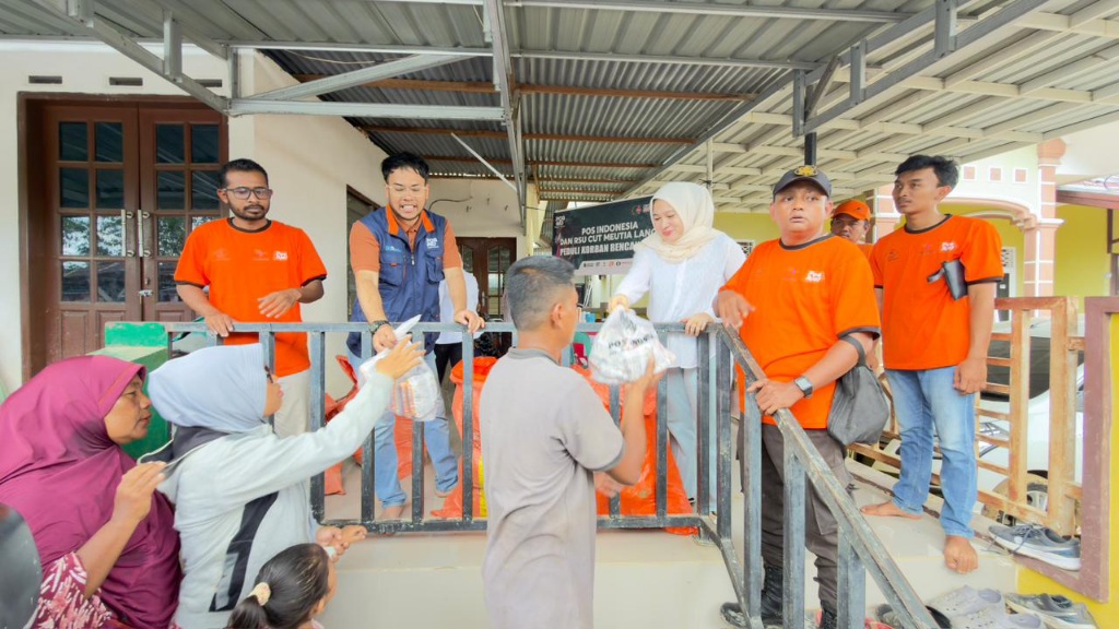 RSU Cut Meutia Dan PT Pos Langsa, Beri Bantuan Dan Layanan Kesehatan Korban Banjir