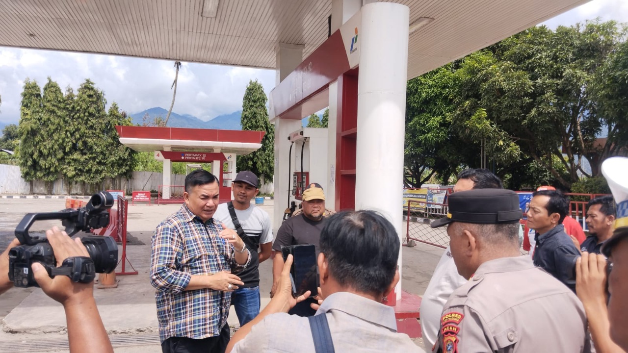 Antrean Panjang Di SPBU Agara Kini Berangsur Normal