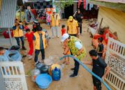 DPD II Golkar Pidie Distribusikan Air Bersih Untuk Korban Banjir