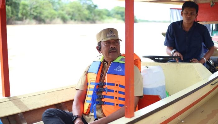 Empat Jam Melawan Arus, Bupati Madina Mohon Maaf Saat Tiba Di Siulangaling