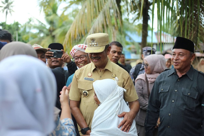 Kunjungi Siulangaling, Ini Curhat Warga Ke Bupati Madina