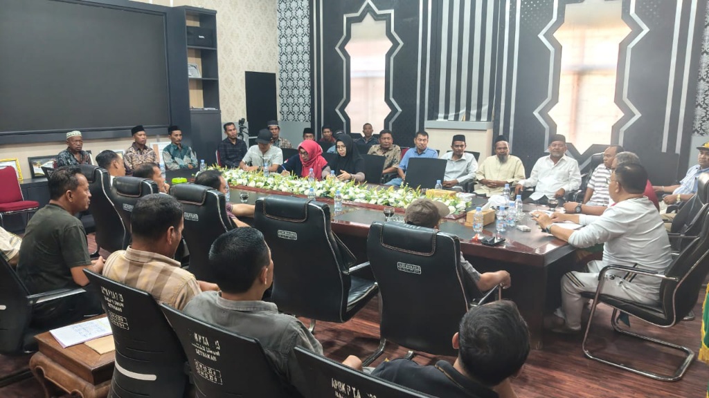 Puluhan Warga Temui Bupati Aceh Tenggara Terkait Pembuatan Jembatan Darurat