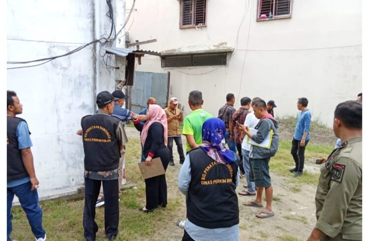 Dugaan Langgar SHM Di Binjai Utara, Tim Turun Ukur Bangunan Melebihi Batas Ke DAS