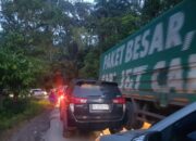 Macet Jalan Lintas Pakpak Bharat – Subulussalam Makin Parah
