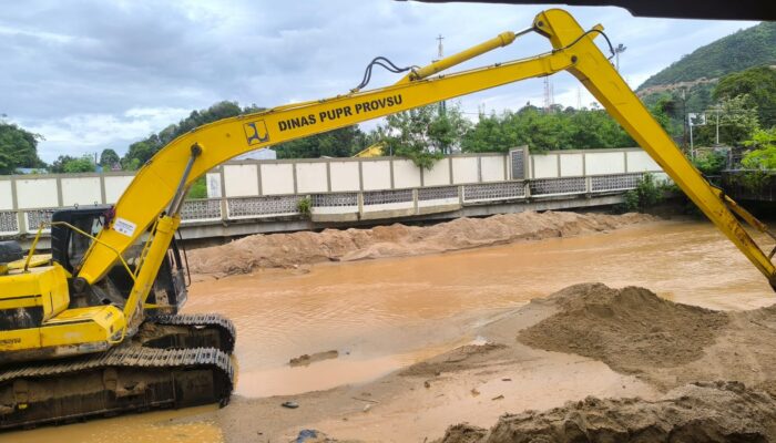 8 Unit Alat Berat Dikerahkan Untuk Normalisasi Sungai Aek Doras Sibolga