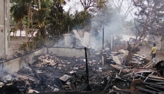 Rumah Janda Miskin Korban Banjir Teupin Mane Ludes Terbakar