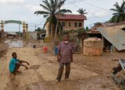 Abdul Karim, Jurnalis Yang Bertaruh Nyawa Melawan Banjir Demi Menyelamatkan Keluarga