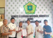 Ardhiyanto Ujung Serahkan SK Tim Penjaringan Dan Penyaringan Calon Ketua KONI