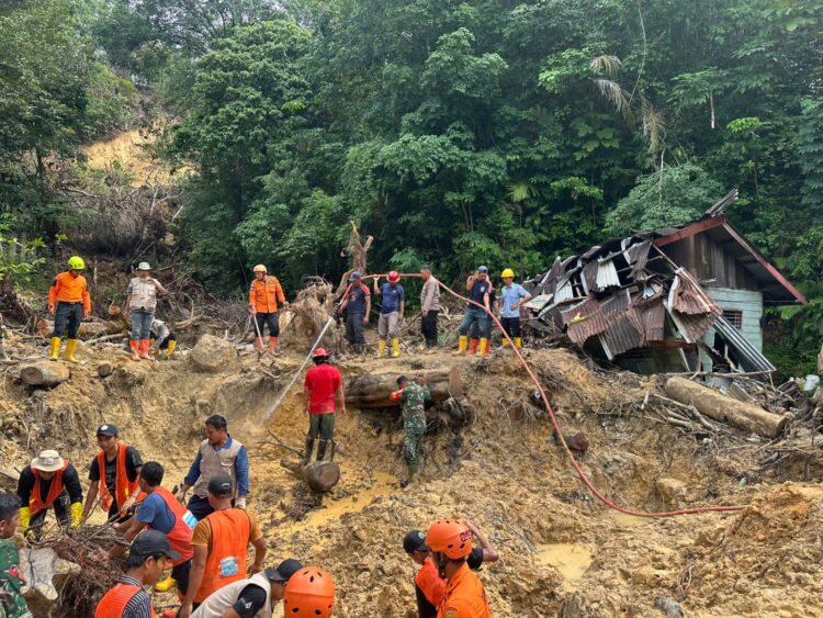 Berlanjut Pencarian Korban Bencana Sibolga, Satu Anak Perempuan Diduga Masih Tertimbun