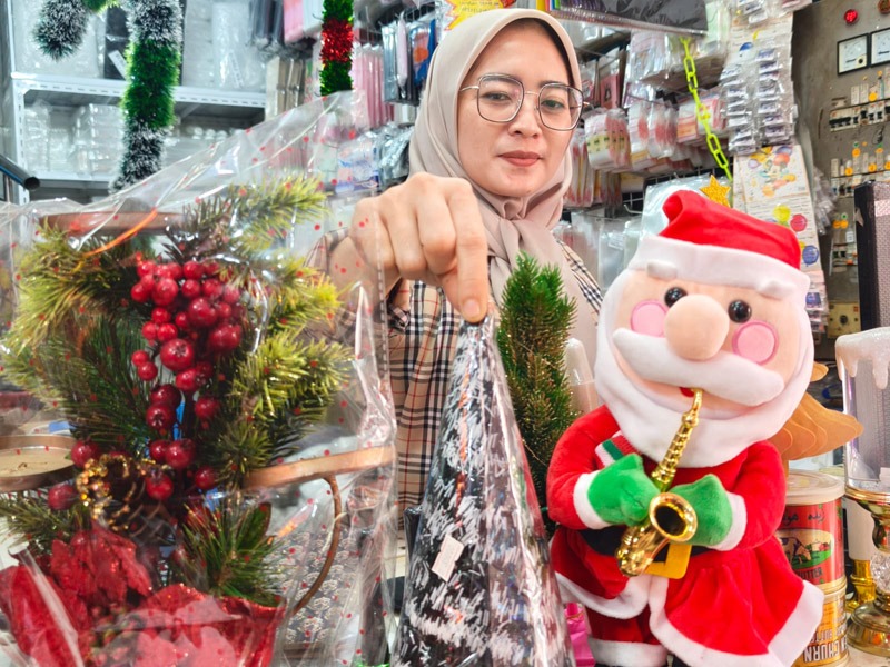 Berburu Pernak-pernik Nataru Di Medan