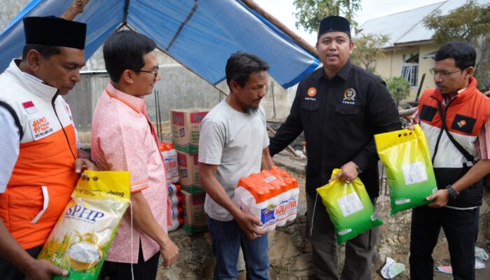 Fraksi PKS Serahkan Bantuan Untuk Korban Kebakaran Di Jeulingke