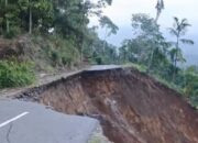 Akses Jalan Menuju Bergang–Karang Ampar–Puteng Putus Total, Warga Terisolasi